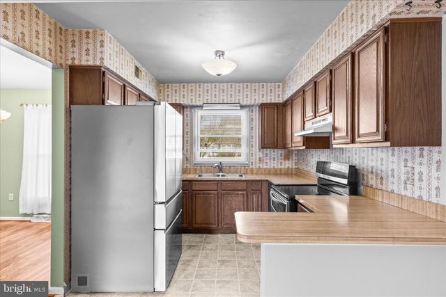 686 CORTLAND DR, York, PA 17403