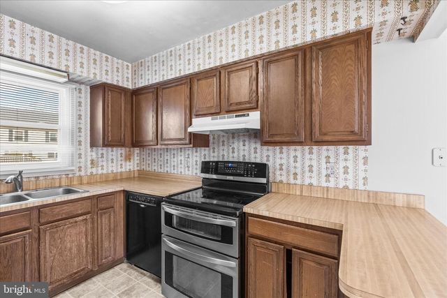 686 CORTLAND DR, York, PA 17403