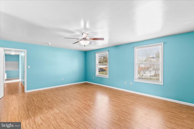 686 CORTLAND DR, York, PA 17403