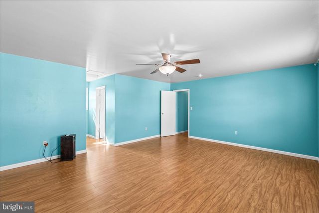 686 CORTLAND DR, York, PA 17403