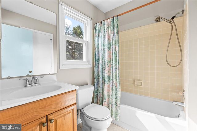 686 CORTLAND DR, York, PA 17403