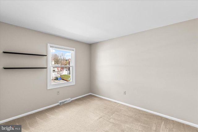 686 CORTLAND DR, York, PA 17403