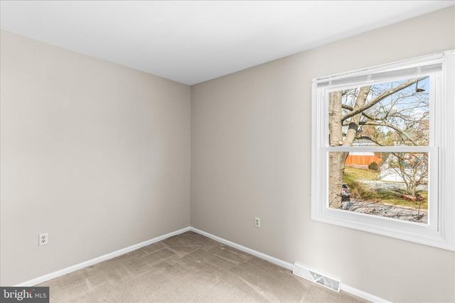 686 CORTLAND DR, York, PA 17403