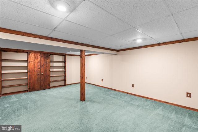 686 CORTLAND DR, York, PA 17403