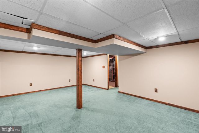 686 CORTLAND DR, York, PA 17403