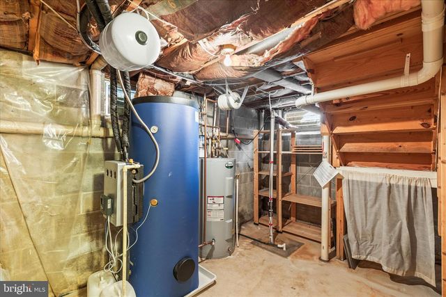 686 CORTLAND DR, York, PA 17403