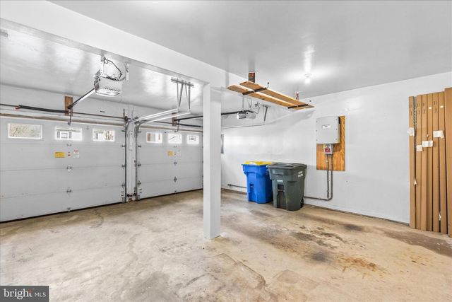 686 CORTLAND DR, York, PA 17403