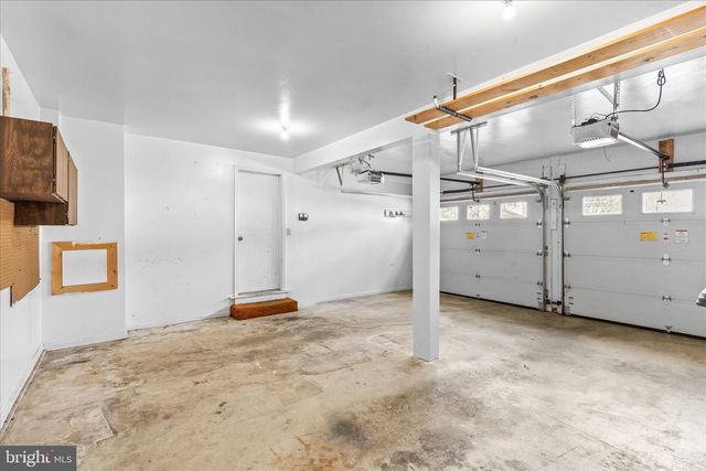 686 CORTLAND DR, York, PA 17403