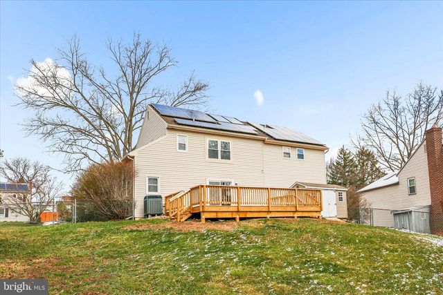 686 CORTLAND DR, York, PA 17403