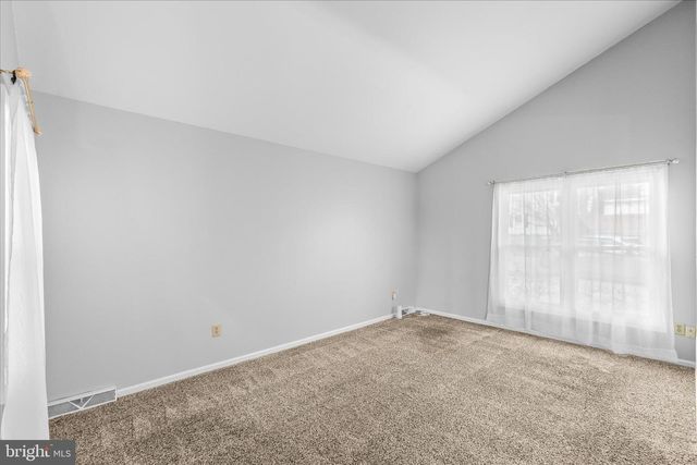 686 CORTLAND DR, York, PA 17403