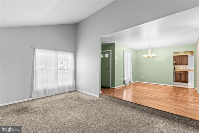 686 CORTLAND DR, York, PA 17403