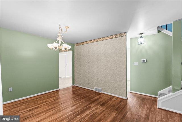 686 CORTLAND DR, York, PA 17403