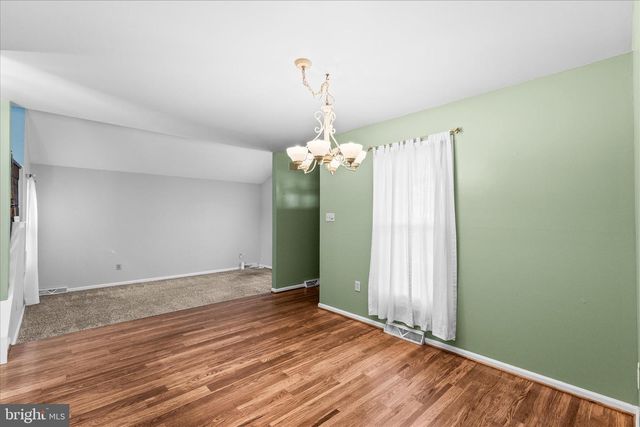 686 CORTLAND DR, York, PA 17403