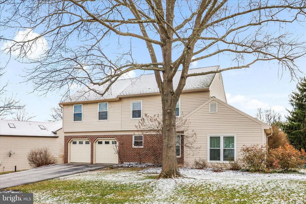 686 CORTLAND DR, York, PA 17403