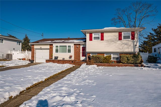 389 Beebe Court, North Babylon, NY 11703