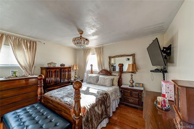 389 Beebe Court, North Babylon, NY 11703