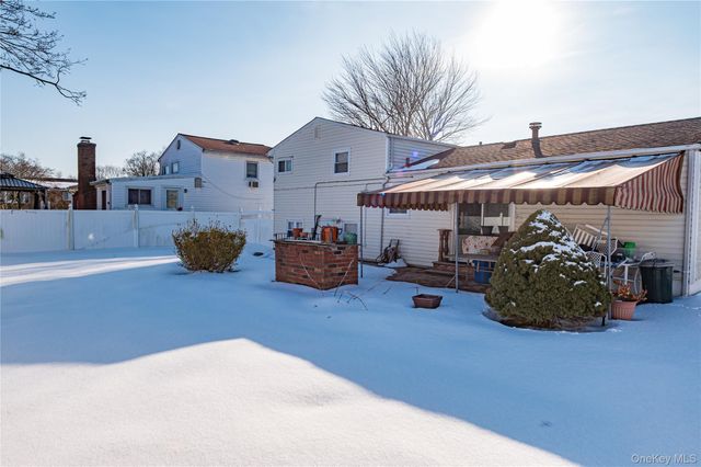 389 Beebe Court, North Babylon, NY 11703