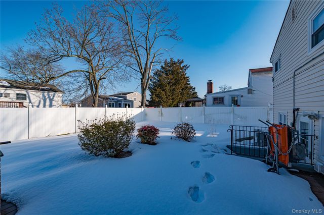 389 Beebe Court, North Babylon, NY 11703