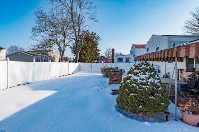 389 Beebe Court, North Babylon, NY 11703