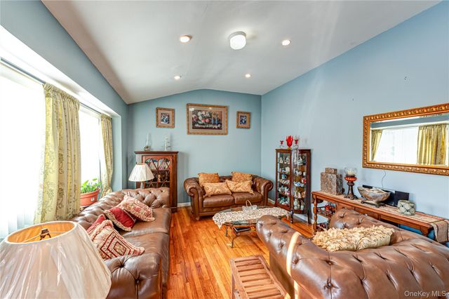 389 Beebe Court, North Babylon, NY 11703