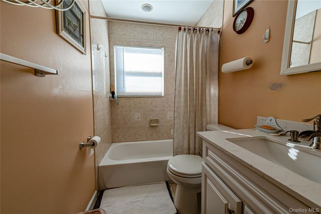 389 Beebe Court, North Babylon, NY 11703