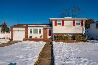 389 Beebe Court, North Babylon, NY 11703