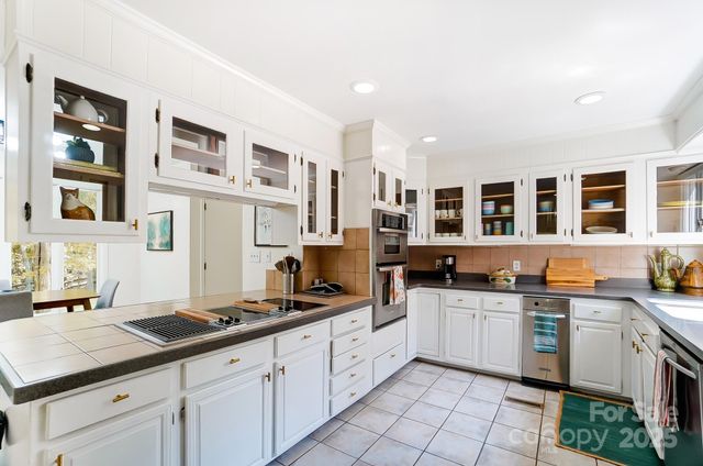 5254 Summer Gate Drive, Charlotte, NC 28226