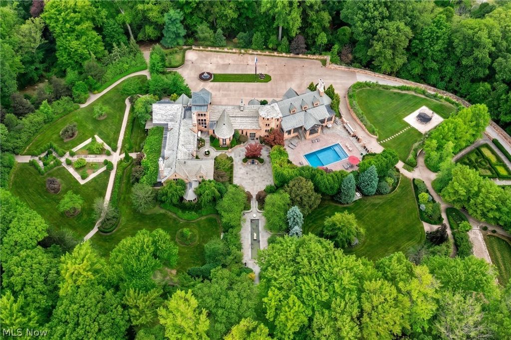 8900 Eagle Road, Kirtland, OH 44094