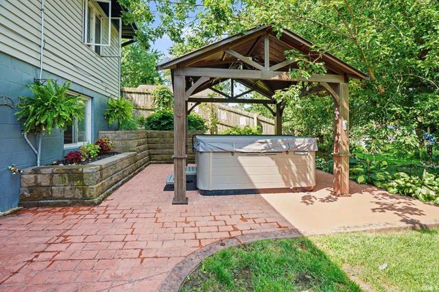 22055 State Road 120 Highway, Elkhart, IN 46516