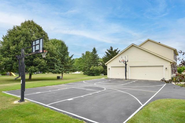 N53W15196 Glenmeadow COURT, Menomonee Falls, WI 53051