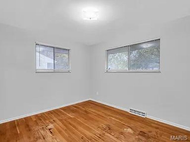 1224 Reale Avenue, St Louis, MO 63138