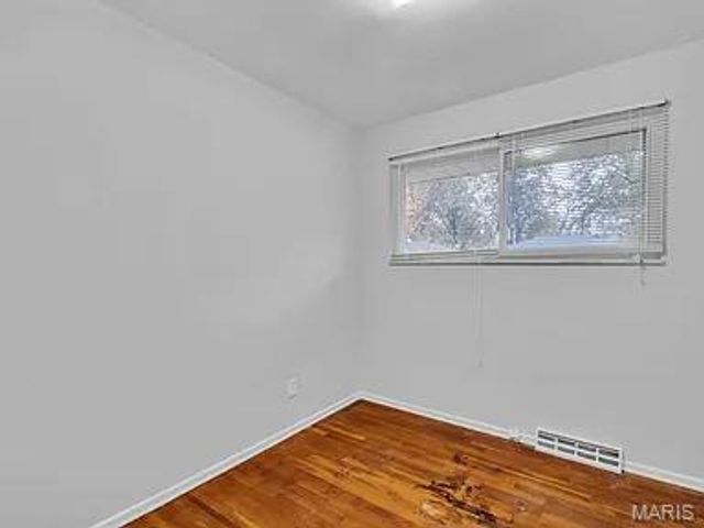 1224 Reale Avenue, St Louis, MO 63138