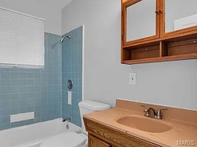 1224 Reale Avenue, St Louis, MO 63138