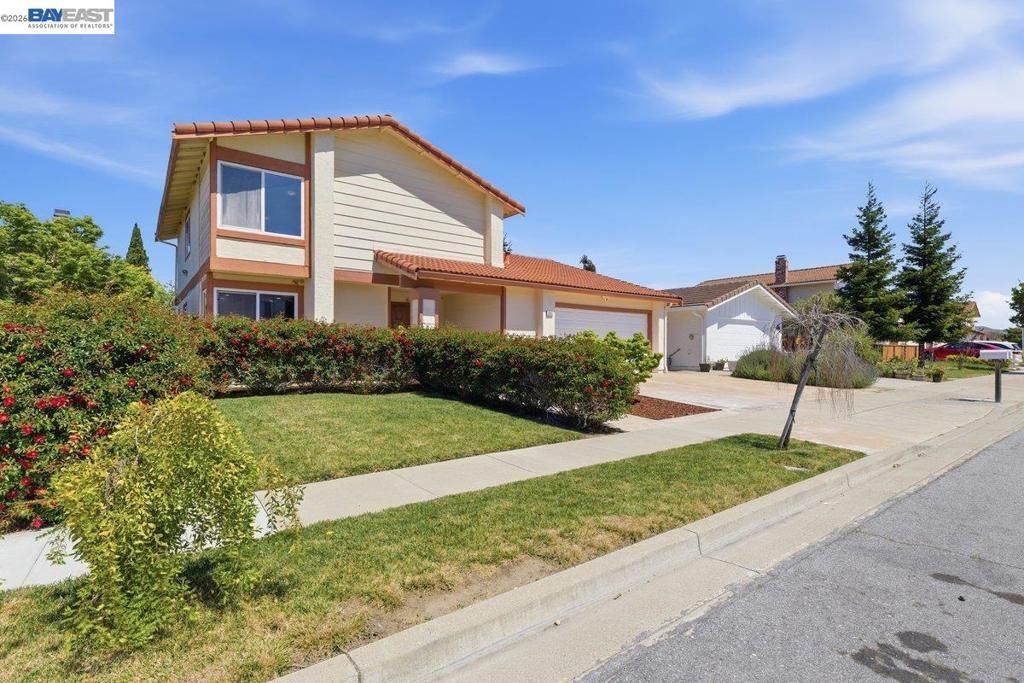 Image 5 of property listing at 33513 Bardolph Cir, Fremont, CA 94555