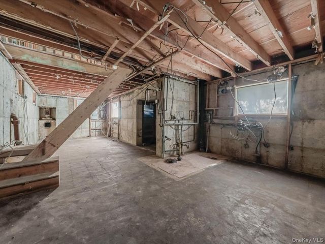 252-15 Horace Harding Expressway, Little Neck, NY 11362