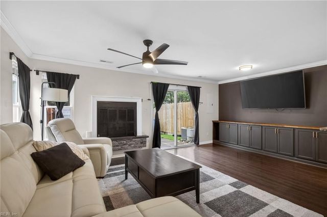 798 Quesnel DR, Virginia Beach, VA 23454