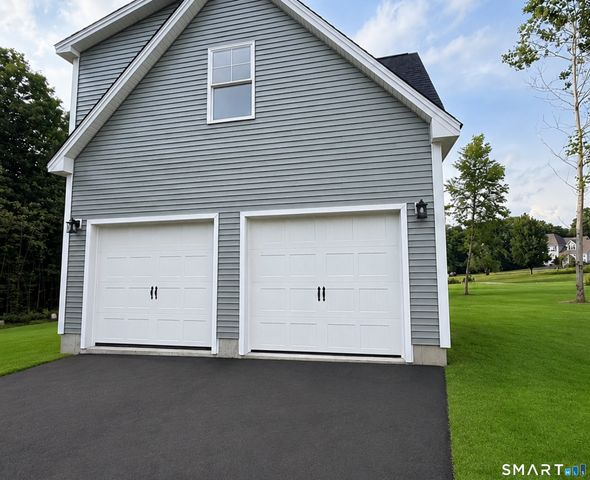 2 Town Line Drive, East Hampton, CT 06424