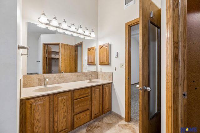7220 Woody Creek Lane, Lincoln, NE 68516