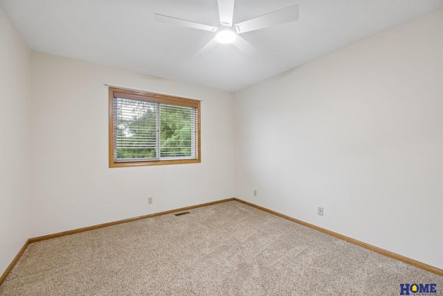 7220 Woody Creek Lane, Lincoln, NE 68516