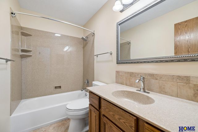 7220 Woody Creek Lane, Lincoln, NE 68516