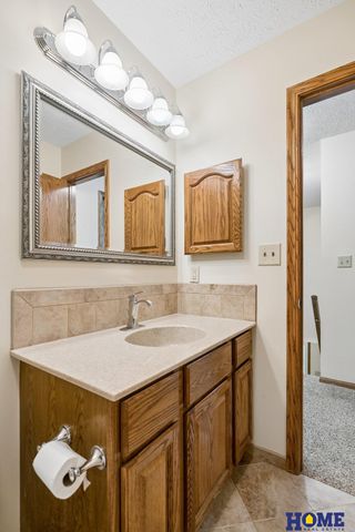 7220 Woody Creek Lane, Lincoln, NE 68516