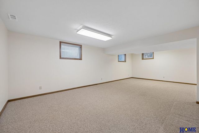 7220 Woody Creek Lane, Lincoln, NE 68516