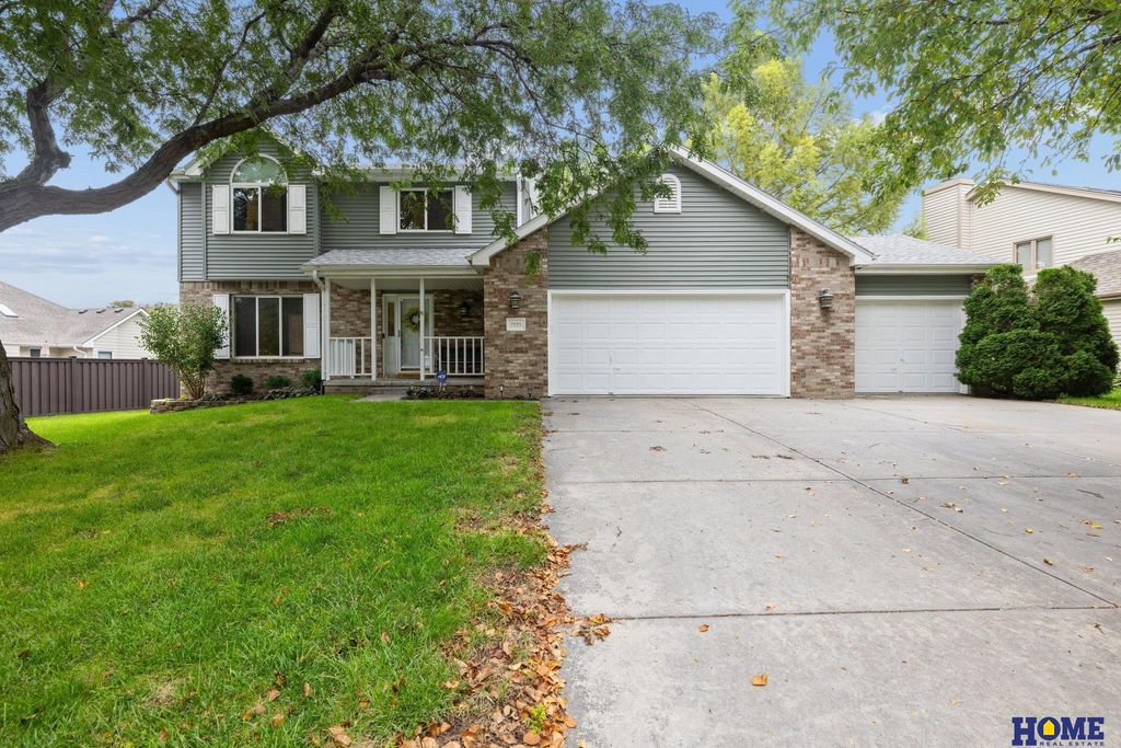 7220 Woody Creek Lane, Lincoln, NE 68516
