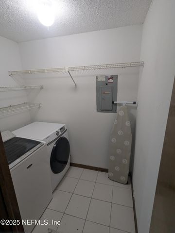 733 CENTURY 21 Drive, Jacksonville, FL 32216