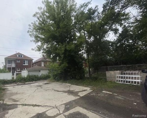 2241-2243 Clairmount Street, Detroit, MI 48206