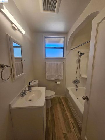 3675 Christensen Ln, Castro Valley, CA 94546