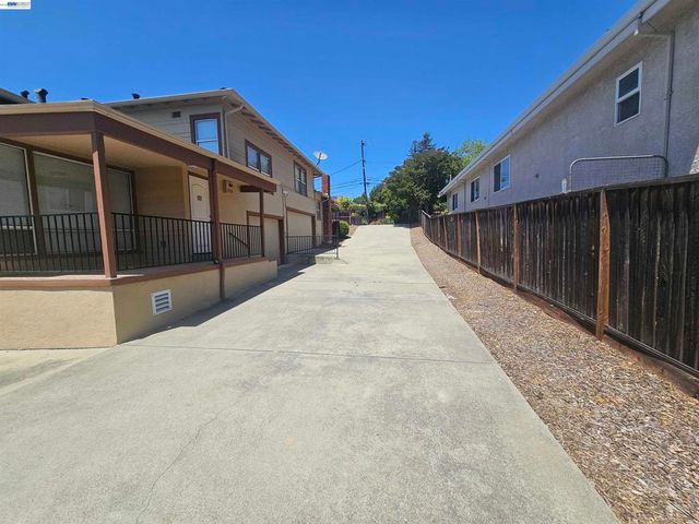 3675 Christensen Ln, Castro Valley, CA 94546