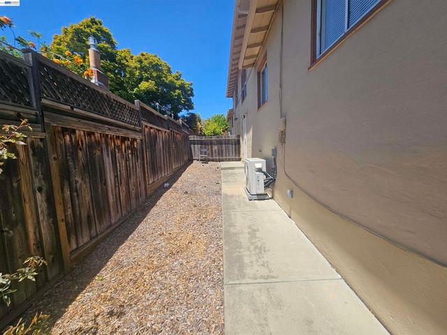 3675 Christensen Ln, Castro Valley, CA 94546