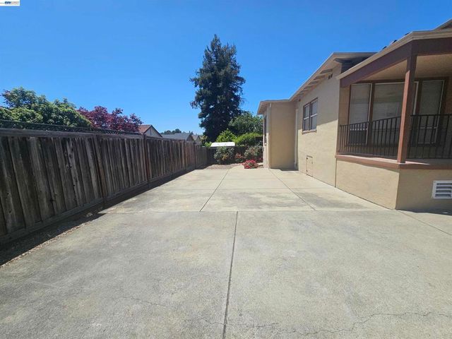 3675 Christensen Ln, Castro Valley, CA 94546