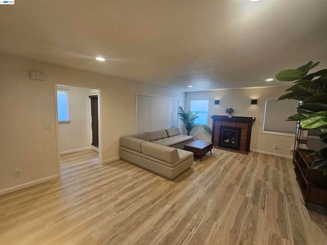 3675 Christensen Ln, Castro Valley, CA 94546
